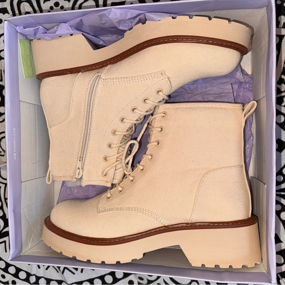Madden Girl 💛 CARRA Canvas Combat Boot Off White Sz 10 New in Box 📦